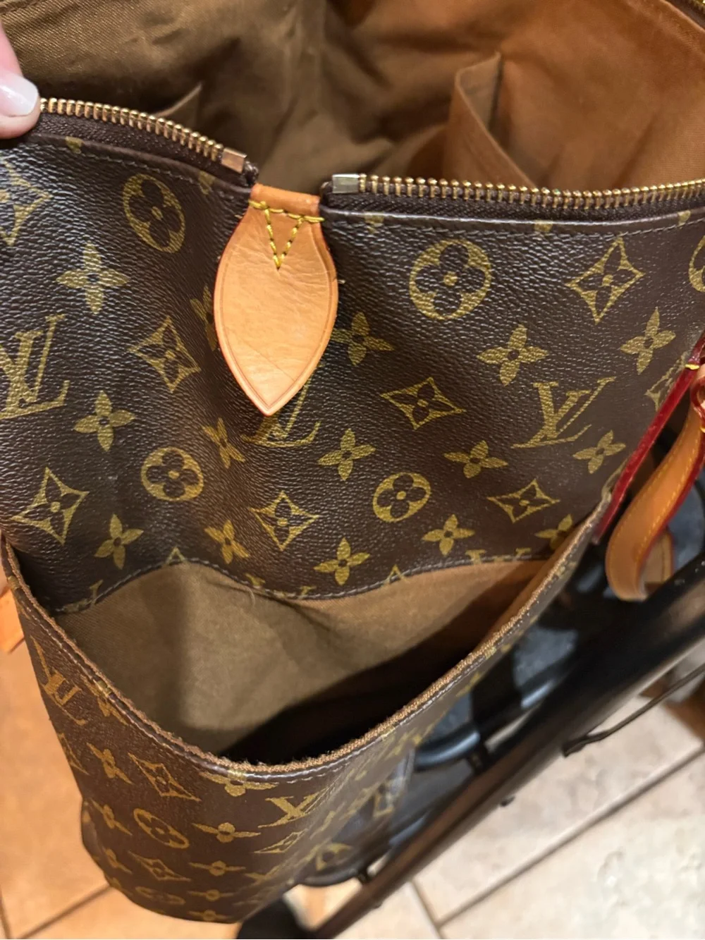 Louis Vuitton Totally MM Monogram Tote/shoulder bag.